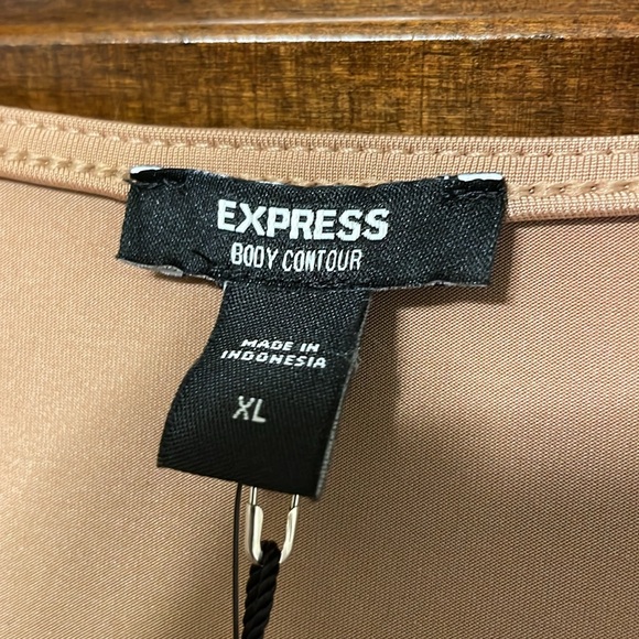 NWT Express Body Contour Compression Crew Neck Twist Front Tee in Pecan - Picture 6 of 8